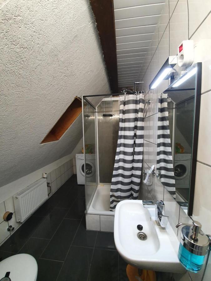 Dachgeschosswohnung In Neumuenster 2 Zimmer Zewnętrze zdjęcie