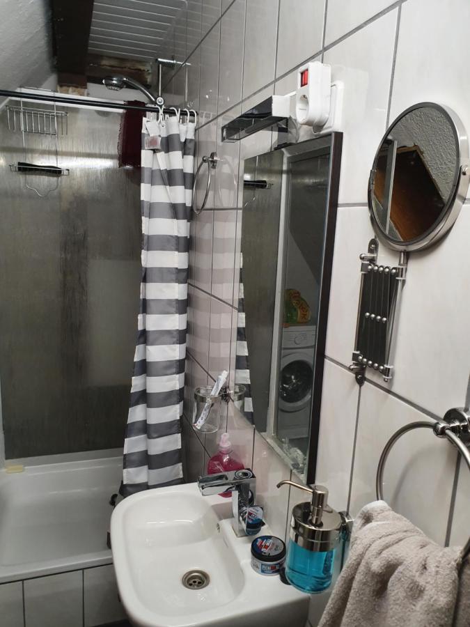 Dachgeschosswohnung In Neumuenster 2 Zimmer Zewnętrze zdjęcie